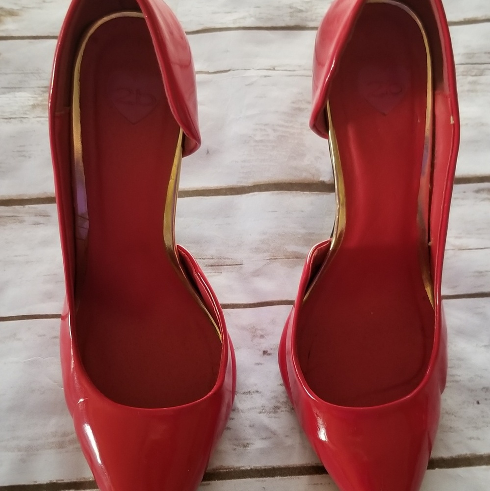 2b Red Heels - Picture 2 of 7